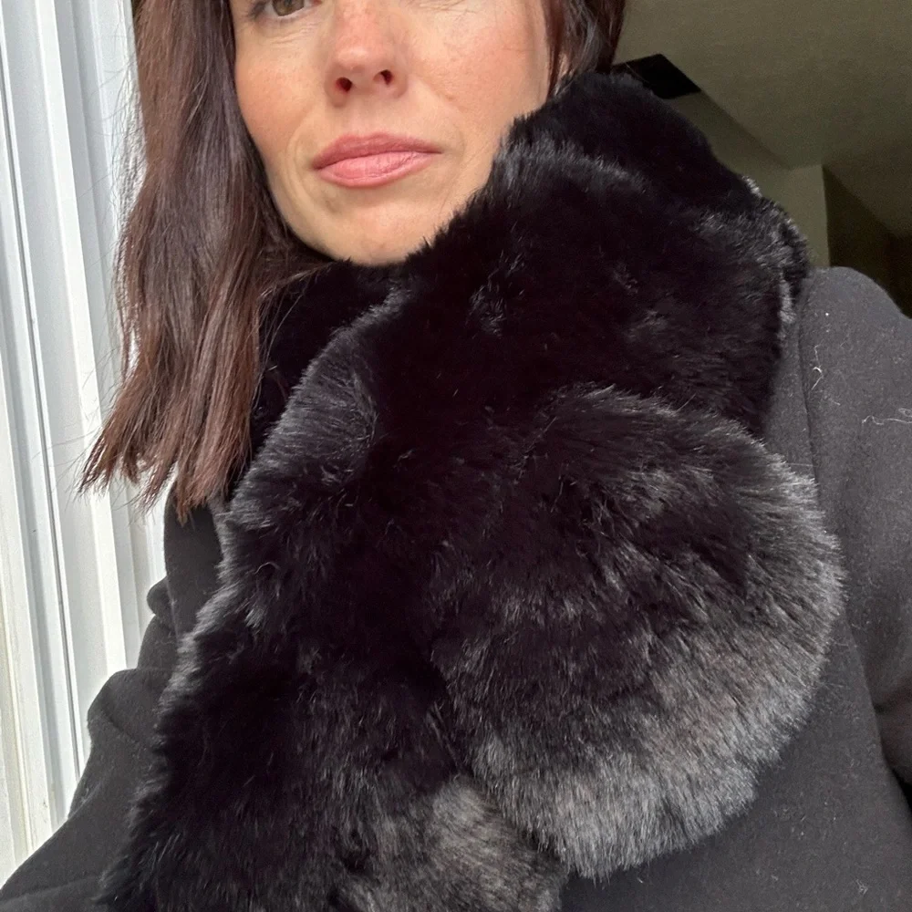 Black fur scarf - Picture 3 of 5